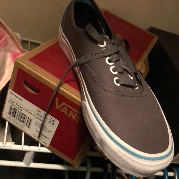 Vans - Picture 3 of 3